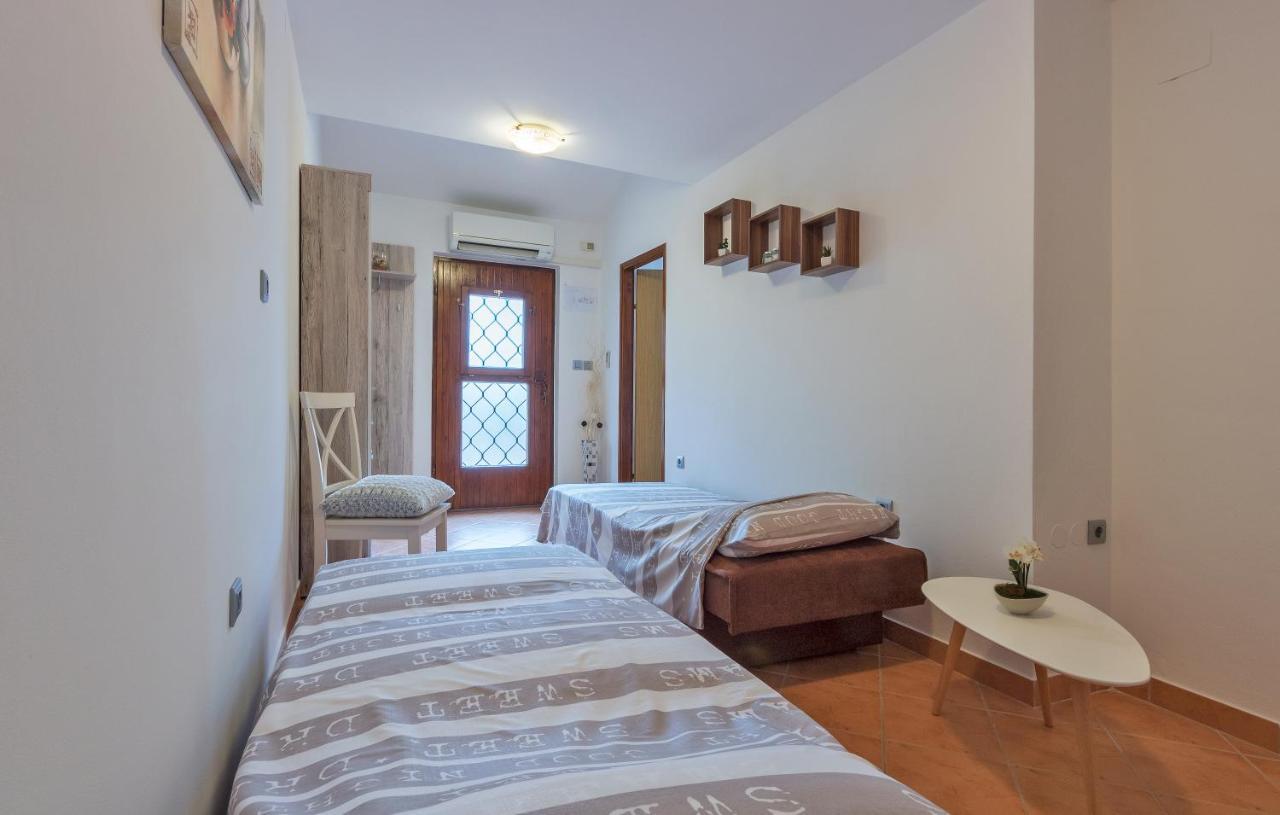 Apartments Tina & Denis プーラ エクステリア 写真
