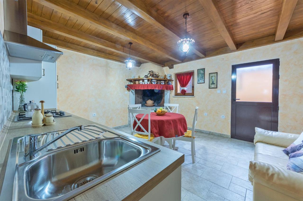 Apartments Tina & Denis プーラ エクステリア 写真