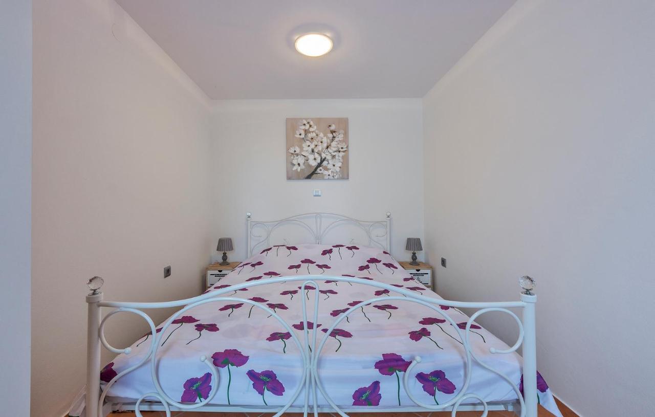 Apartments Tina & Denis プーラ エクステリア 写真