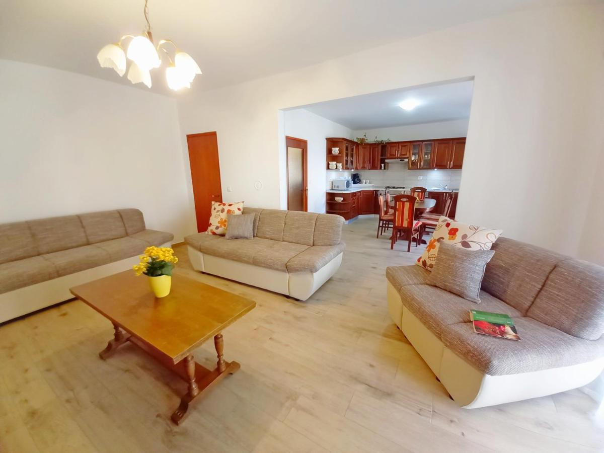 Apartments Tina & Denis プーラ エクステリア 写真