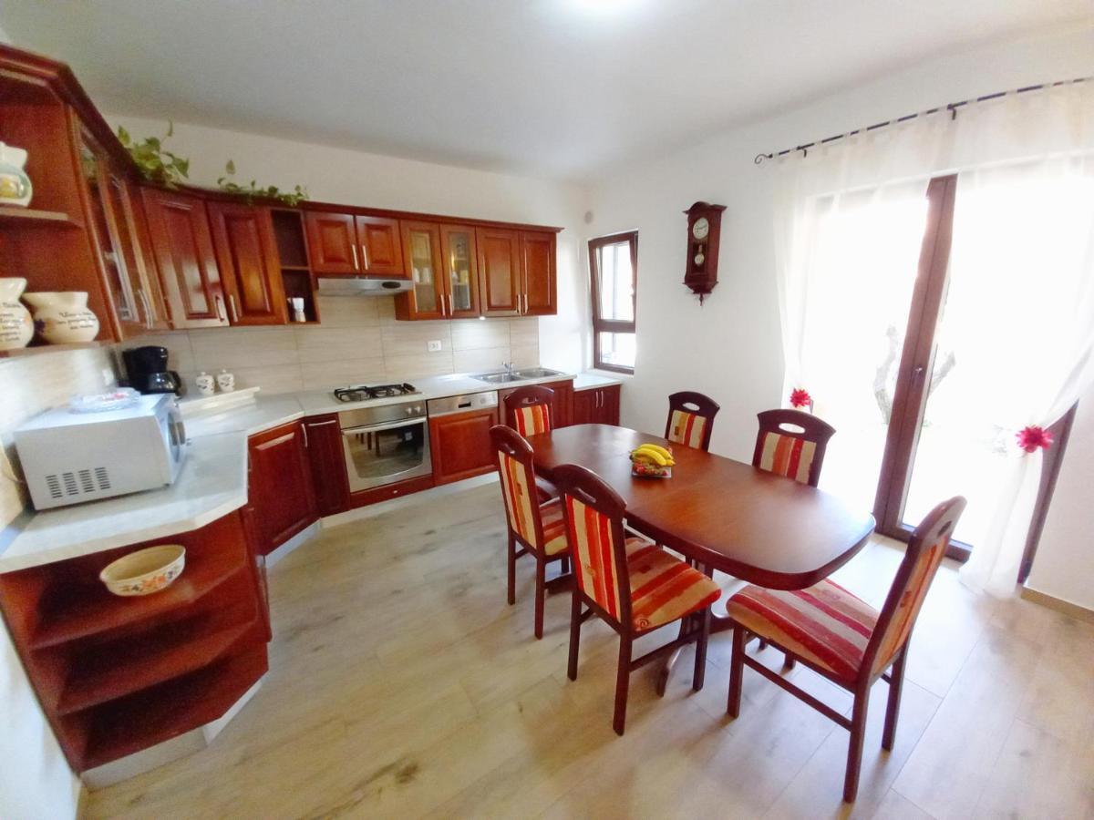Apartments Tina & Denis プーラ エクステリア 写真