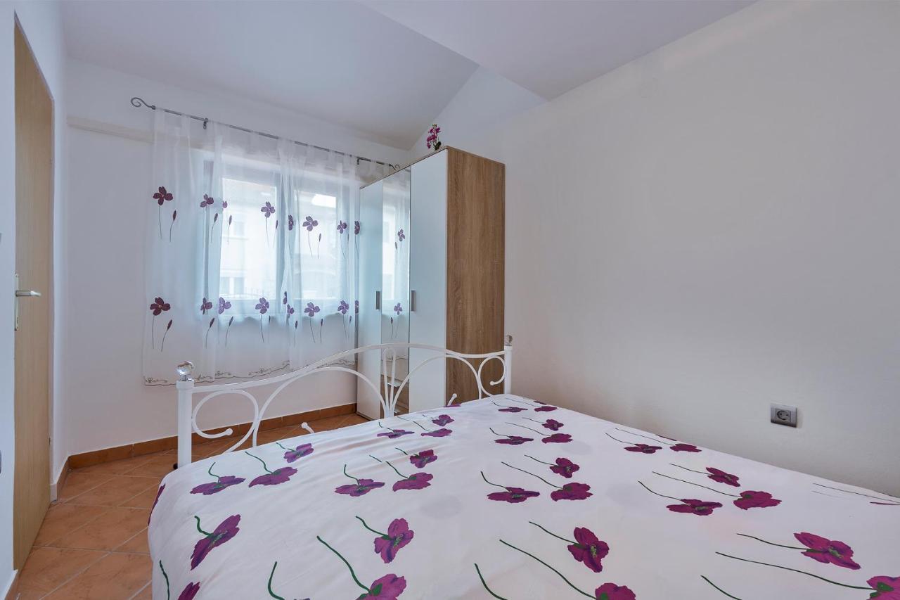 Apartments Tina & Denis プーラ エクステリア 写真