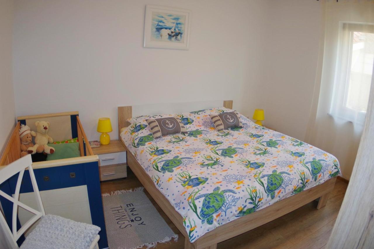 Apartments Tina & Denis プーラ エクステリア 写真