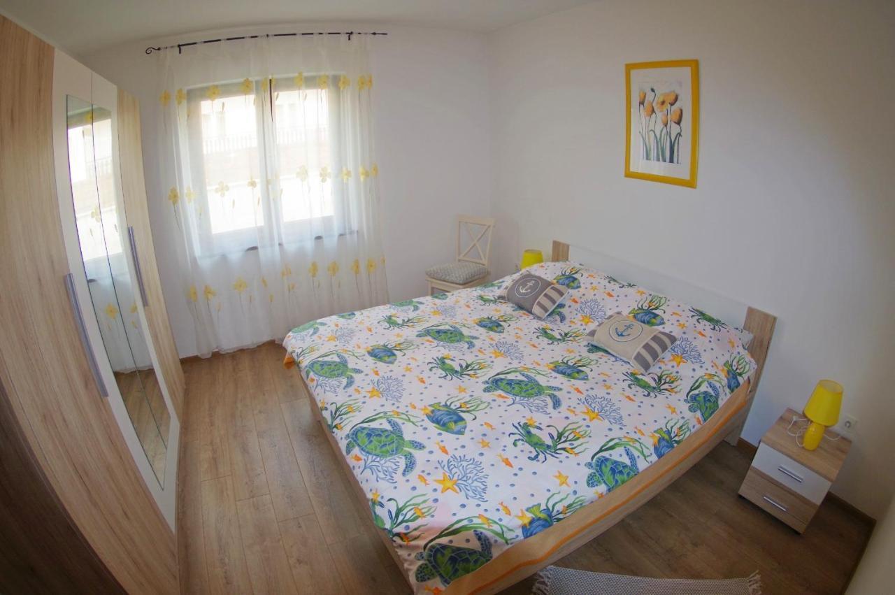 Apartments Tina & Denis プーラ エクステリア 写真