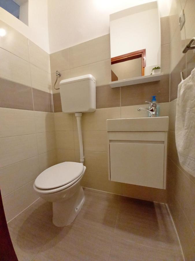 Apartments Tina & Denis プーラ エクステリア 写真